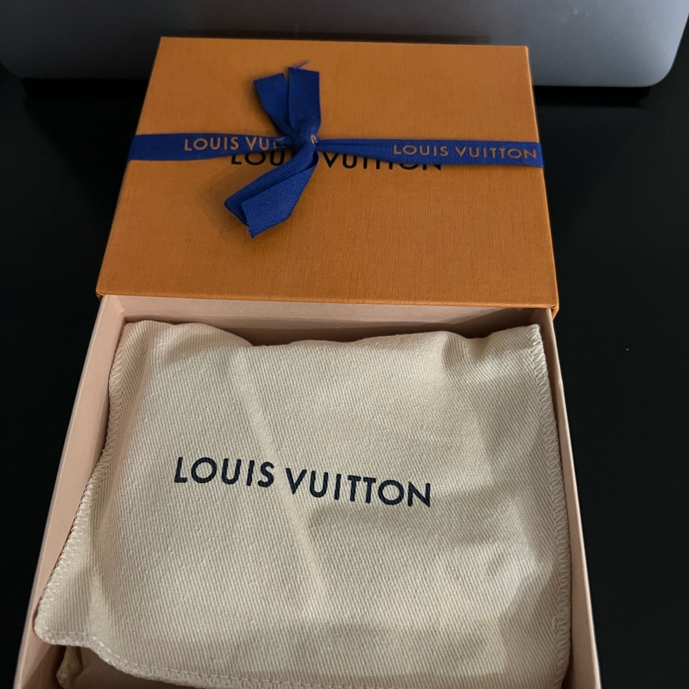 Men’s Louis Vuitton Wallet - Picture 3 of 8